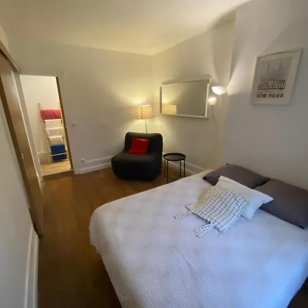 Abesse Apartment *